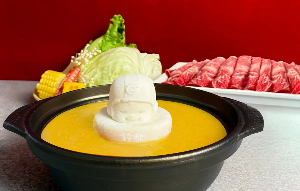 「錢都Ｘ大同寶寶」超萌聯名！濃郁麻奶鍋＋送大同公仔，西米露、甜湯吃到飽