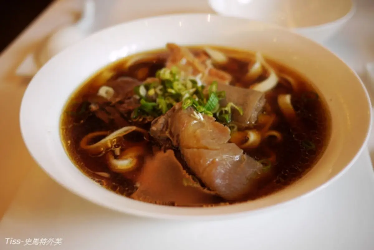 台北人激推最強10家牛肉麵：牛肉界勞斯萊斯、必比登８連霸、隱藏密店