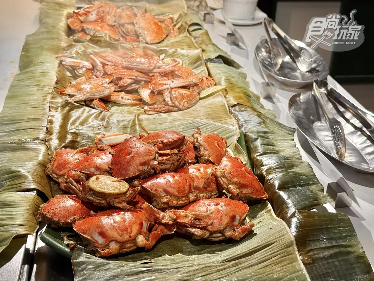 吃到飽4人同行1人免費!飯店變身巧克力冒險工廠,40呎聖誕樹璀璨點燈 吃到飽4人同行1人免費!飯店變身巧克力冒險工廠,40呎聖誕樹璀璨點燈
