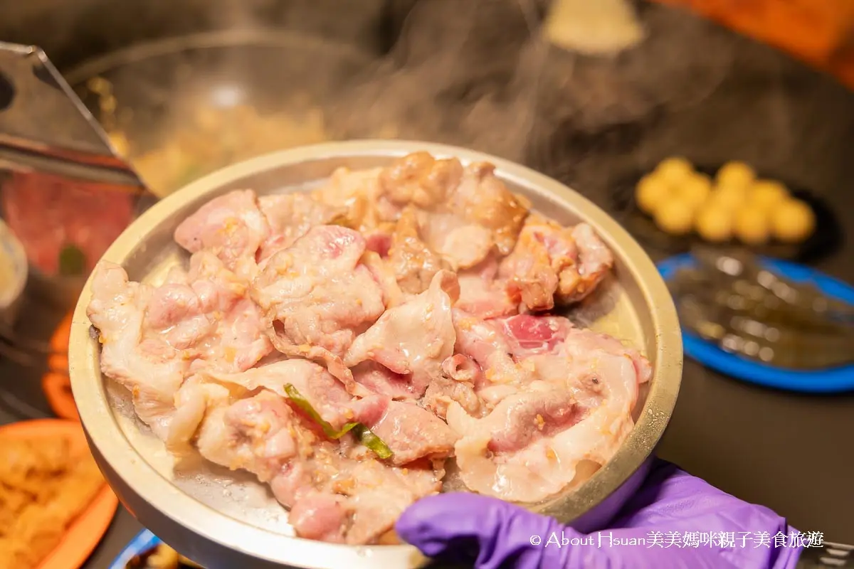 專人桌邊現場爆炒！桃園６間爆香石頭火鍋：祖傳湯頭、勁辣老壇酸菜鍋