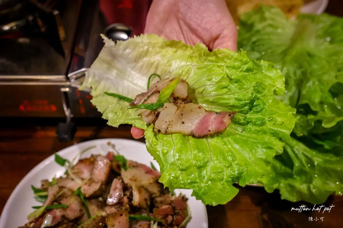 一開店就客滿！「台北最難訂羊肉爐」是這家，濃厚香醇「紅燒羊肉爐」超欠吃