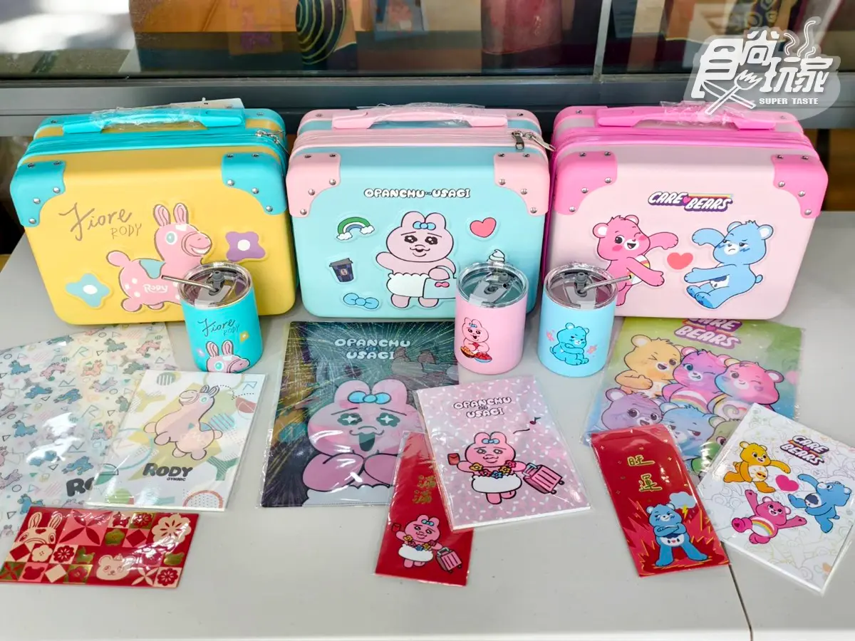 「2026全家新春福袋」42款開箱!布丁狗、Care Bears、放克牙寶,開賣日、價格 「2026全家新春福袋」42款開箱!布丁狗、Care Bears、放克牙寶,開賣日、價格