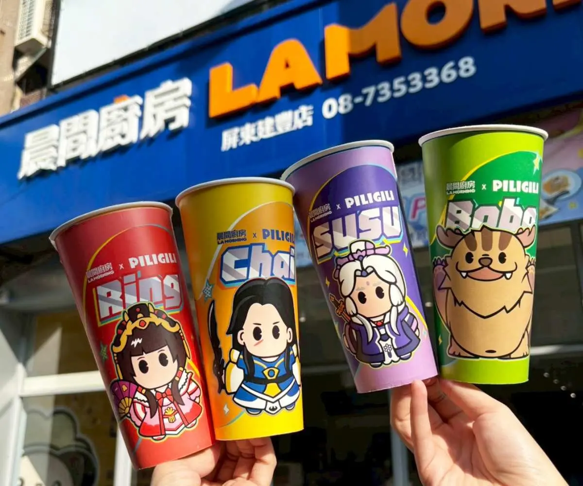 大杯古早奶茶買一送一！晨間廚房推４款「霹靂布袋戲漢堡」，加碼抽手偶娃娃