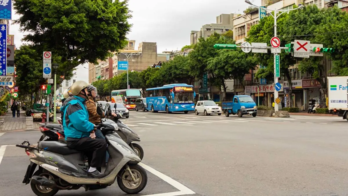 冬天騎車怎麼穿才保暖？內行人教５招不怕冷，網友狂推「這件」防風效果最強