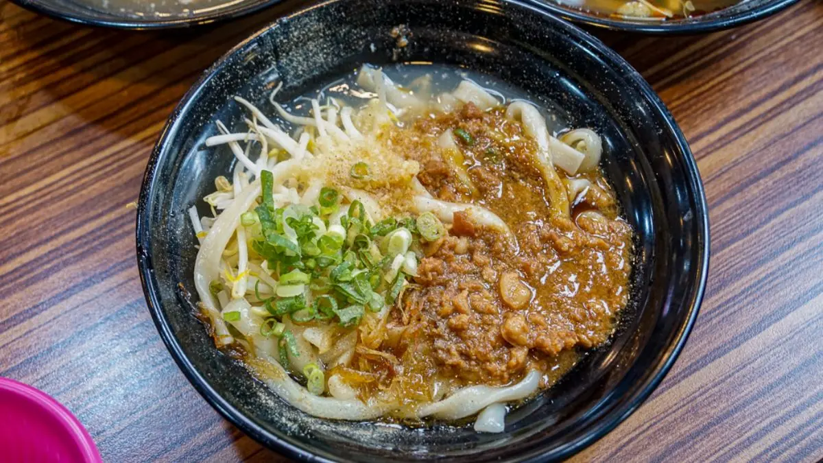 南投意麵雖然細扁，但是細滑好入口。（圖片來源：螞蟻幫的櫥櫃）