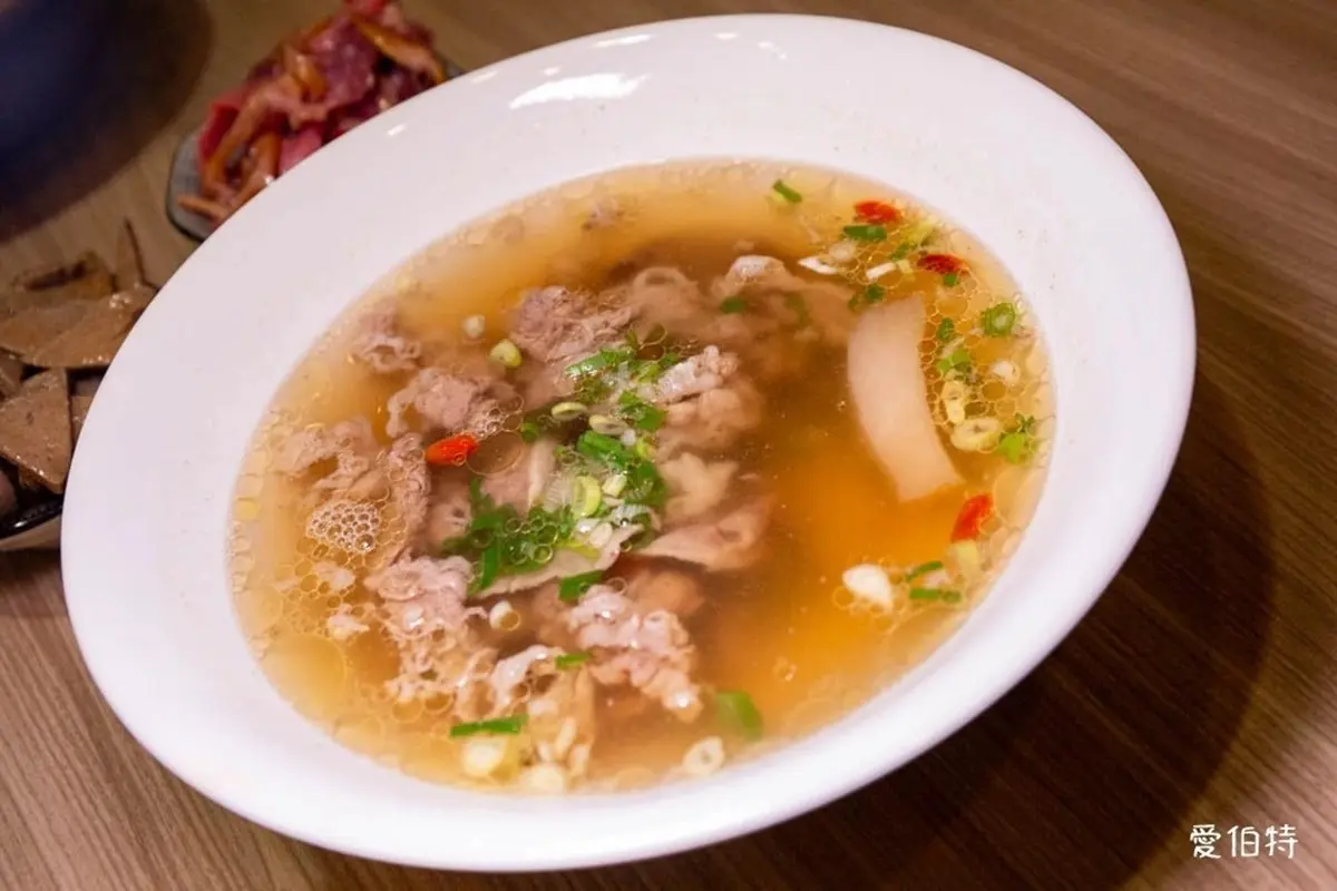 免費續湯、豆漿豆花吃到飽！高CP值「牛肉麵」120元起，必嗑紅燒牛腱心