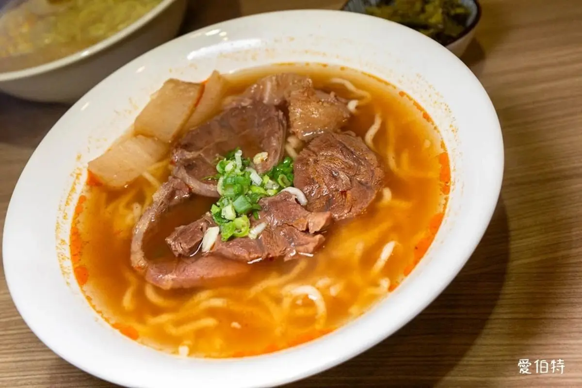 免費續湯、豆漿豆花吃到飽！高CP值「牛肉麵」120元起，必嗑紅燒牛腱心