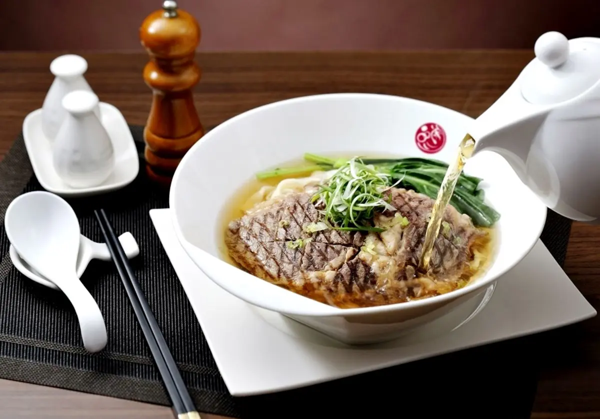 八方雲集開賣「帶骨牛小排」！350元爽吃厚切牛排，全台３間牛排麵必衝