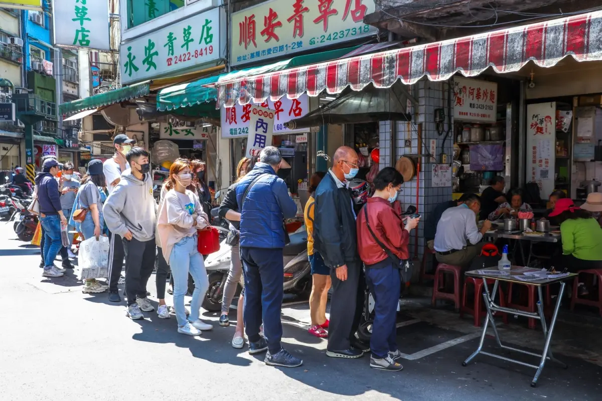 基隆廟口美食不踩雷攻略!在地人帶路必吃這6家:免費加湯、25元滷肉飯、73年老店 基隆廟口必吃美食|阿華炒麵