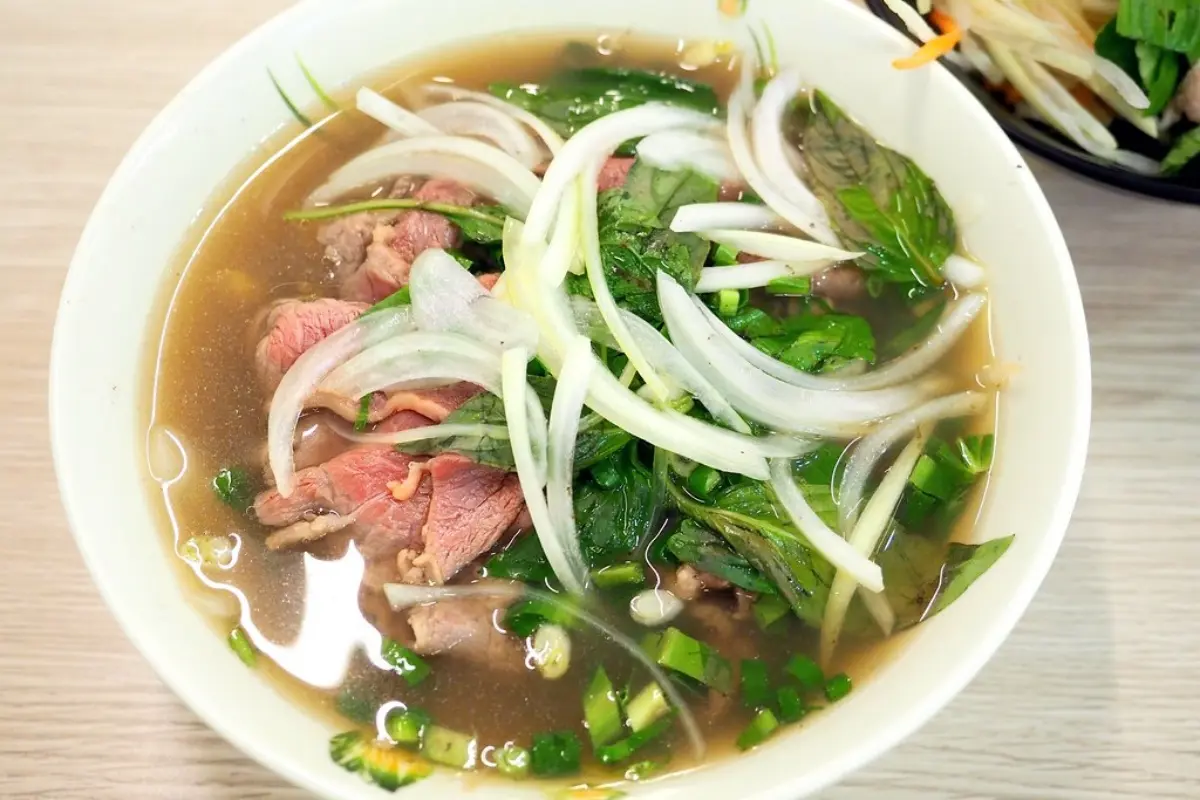 吃道地越菜免出國！10家越南老闆私房味：老店甘蔗蝦、酥脆煎班燒、炭烤法國麵包