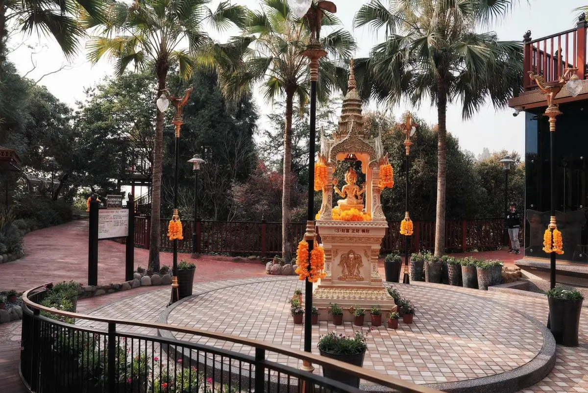 免費拍爆偽出國美照!中部唯一泰國景觀主題園區,必拍泰味嘟嘟車、四面佛 免費拍爆偽出國美照!中部唯一泰國景觀主題園區,必拍泰味嘟嘟車、四面佛