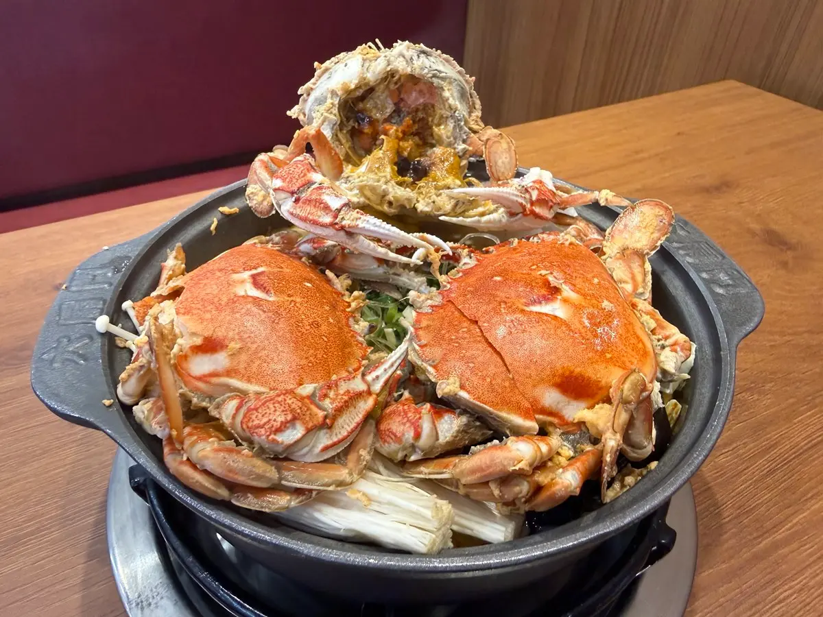 六扇門超狂「三蟹叻沙粉絲煲」!190元爽嗑3大隻蟹,蟹膏雜炊、拌麵吃到飽 六扇門超狂「三蟹叻沙粉絲煲」!190元爽嗑3大隻蟹,蟹膏雜炊、拌麵吃到飽