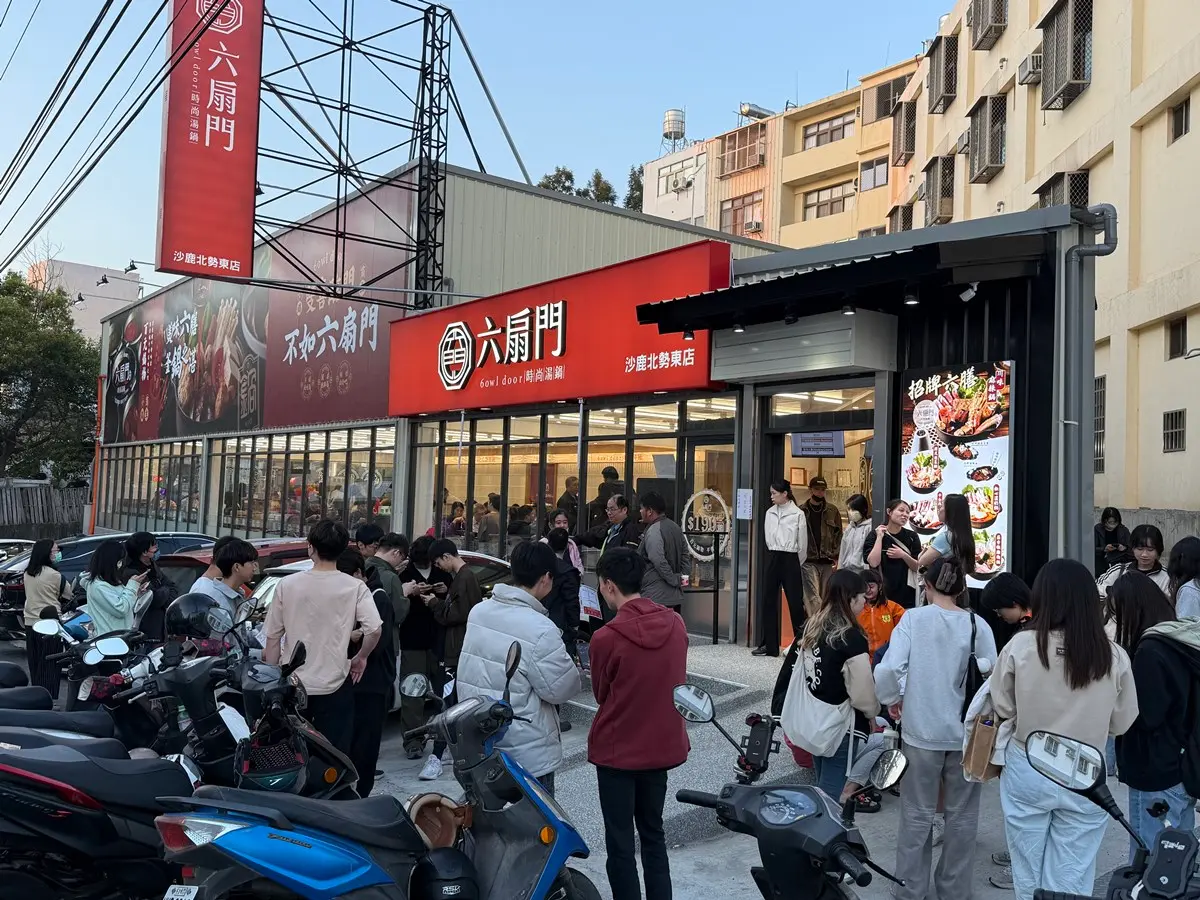 六扇門超狂「三蟹叻沙粉絲煲」!190元爽嗑3大隻蟹,蟹膏雜炊、拌麵吃到飽 六扇門超狂「三蟹叻沙粉絲煲」!190元爽嗑3大隻蟹,蟹膏雜炊、拌麵吃到飽