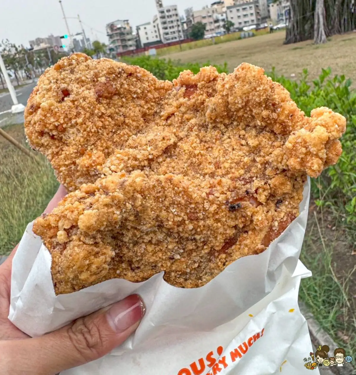 比臉大雞排只要65元!肉排厚實、外酥內嫩,學區限定佛心美食就在火車站對面 比臉大雞排只要65元!肉排厚實、外酥內嫩,學區限定佛心美食就在火車站對面