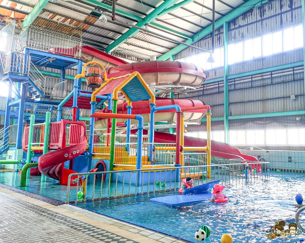 高雄最大室內水樂園!嗨玩360度滑水道、水上海盜船,購票省錢管道看這邊 高雄最大室內水樂園!嗨玩360度滑水道、水上海盜船,購票省錢管道看這邊