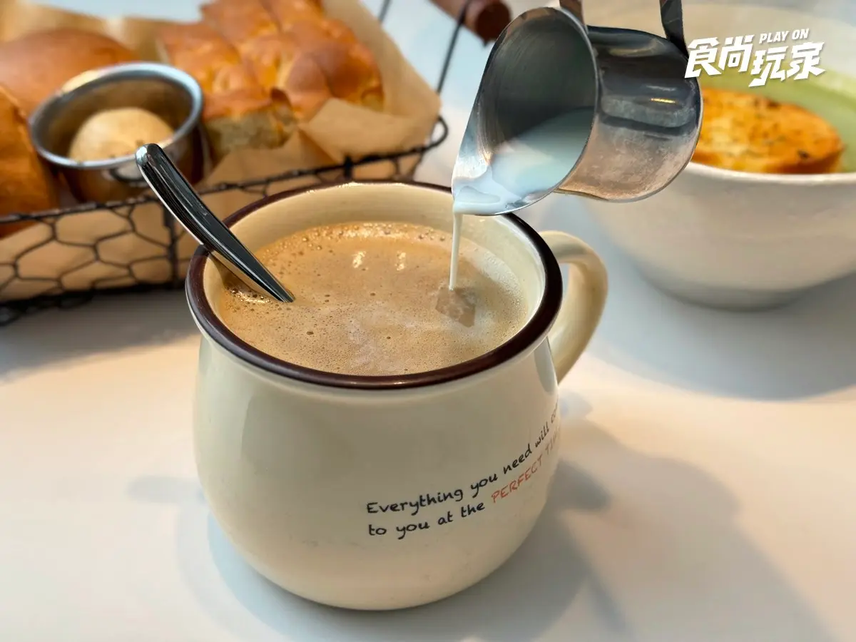 貳樓菜單2026完整攻略!北中南特色分店、貳樓早午餐必吃推薦 貳樓免費送「熔岩雞腿排冷麵」!歐式麵包、飲料無限續,壽星爽吃爆漿布朗尼