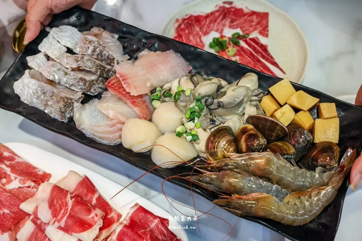 399元火鍋+自助吧吃到飽!肉品海鮮無限暢吃,滷肉飯、奶黃包、甜點無限夾 399元火鍋+自助吧吃到飽!肉品海鮮無限暢吃,滷肉飯、奶黃包、甜點無限夾