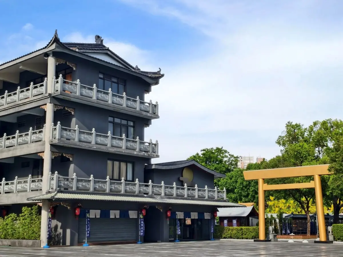 這不是日本!高雄隱藏版「阿勃勒森林」免費拍,古樸佛寺下起黃金雨超浪漫 這不是日本!高雄隱藏版「阿勃勒森林」免費拍,古樸佛寺下起黃金雨超浪漫