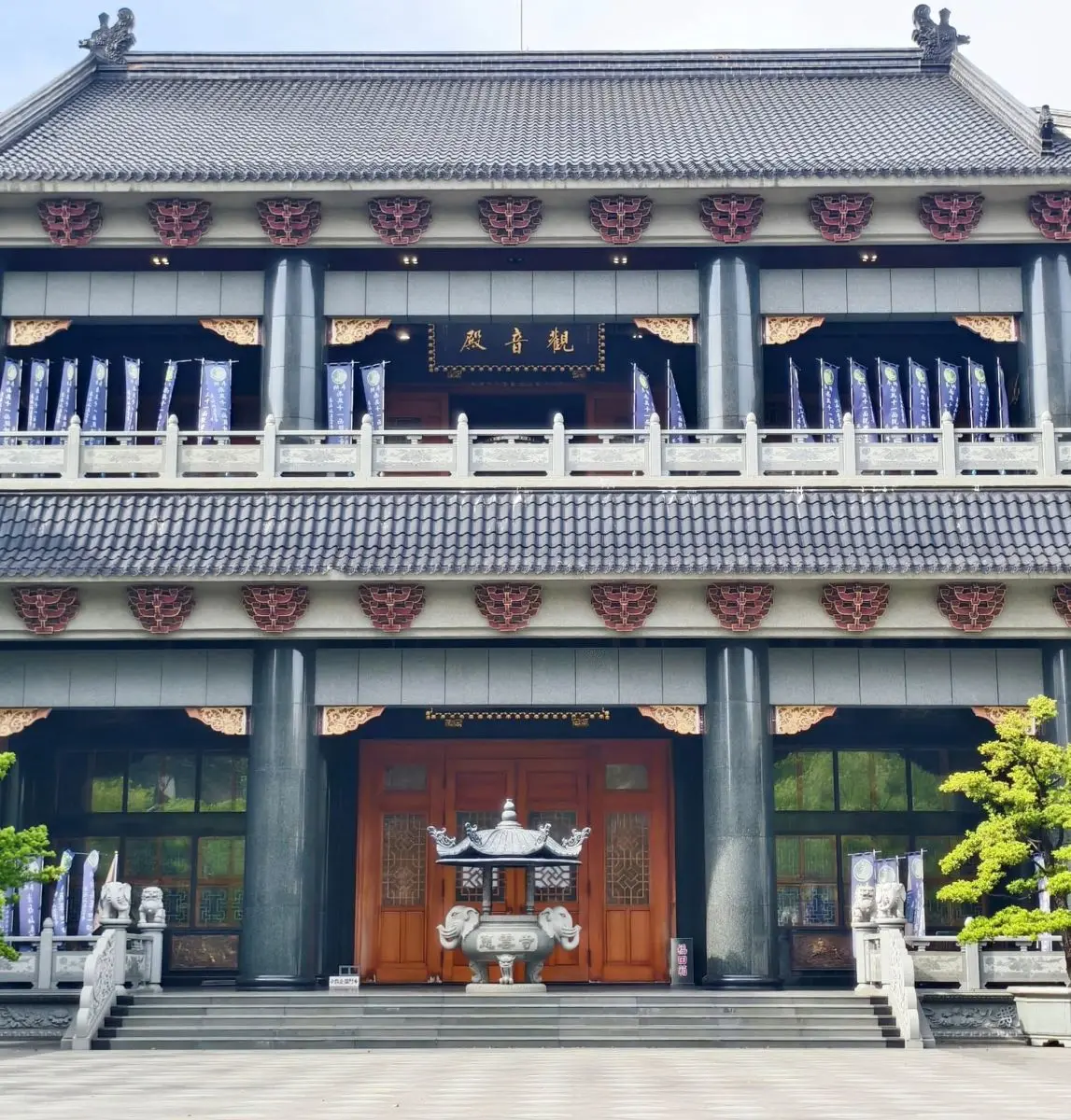 這不是日本!高雄隱藏版「阿勃勒森林」免費拍,古樸佛寺下起黃金雨超浪漫 這不是日本!高雄隱藏版「阿勃勒森林」免費拍,古樸佛寺下起黃金雨超浪漫