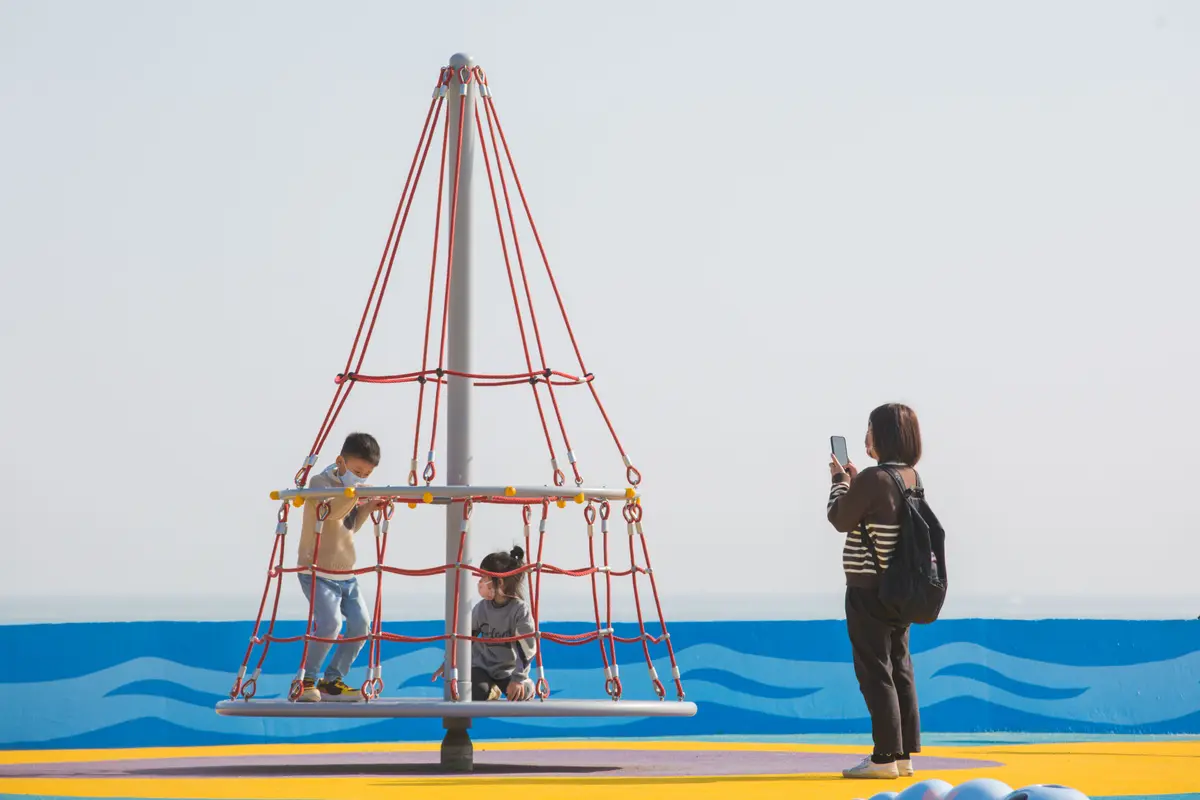 最美海景公園！瘋玩雙軌滑索、旋轉飛盤，夏天再衝限定免費戲水區