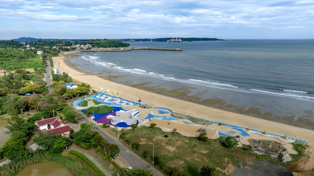 最美海景公園！瘋玩雙軌滑索、旋轉飛盤，夏天再衝限定免費戲水區
