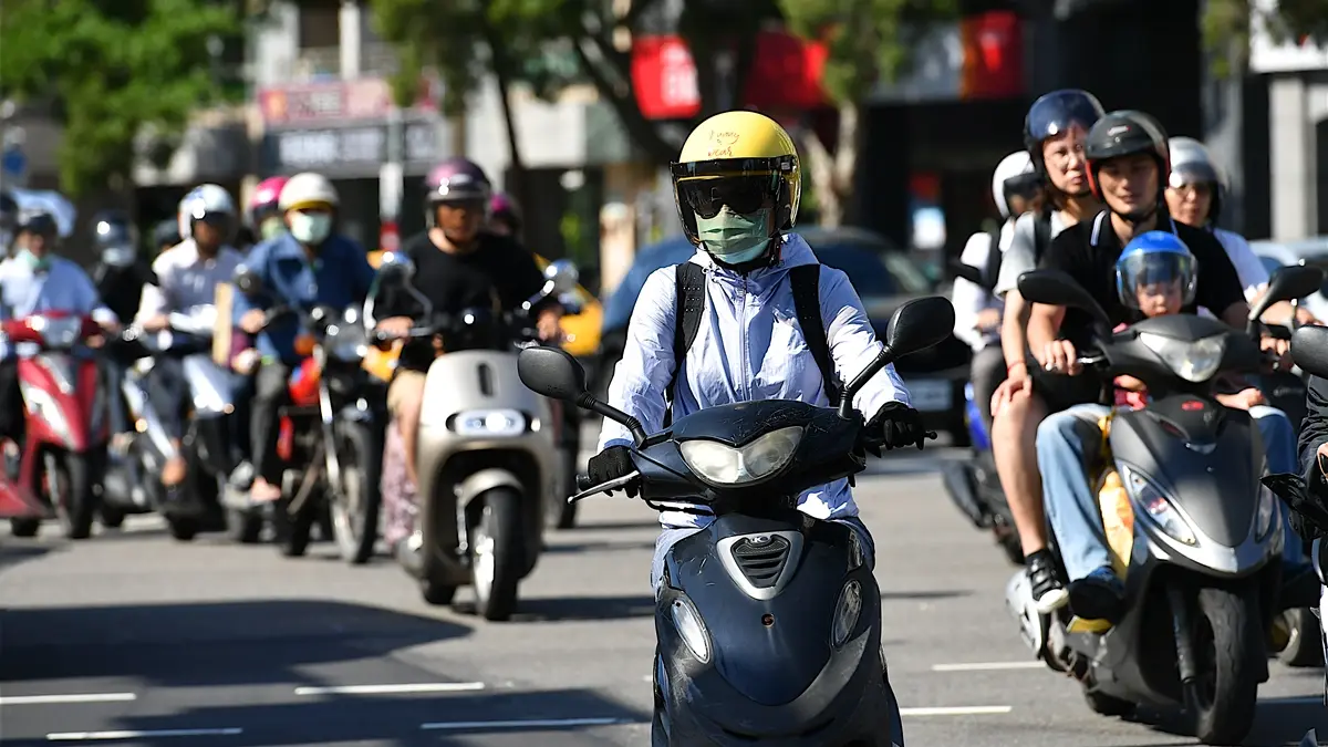 防曬外套哪件最有用？網友推薦１品牌贏過UNIQLO：涼爽透氣、中午騎車也穿得住