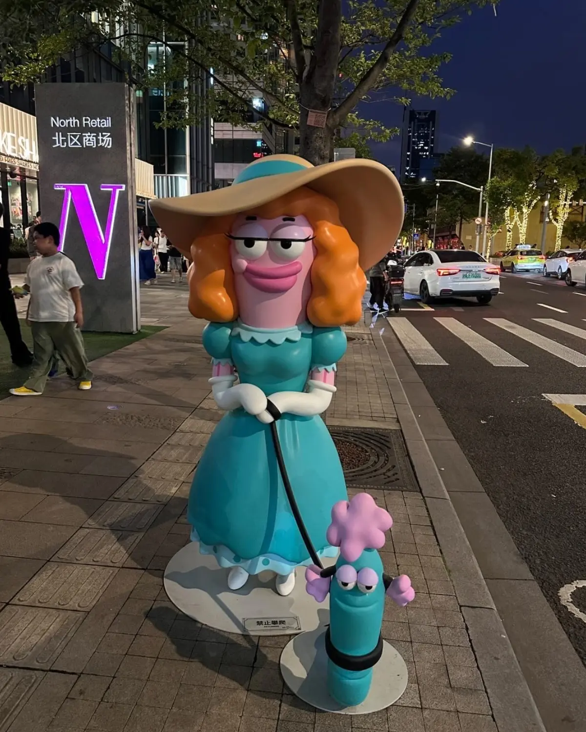 比奇堡居民陪你等公車！海綿寶寶快閃展，派大星噴泉、章魚哥賣冰＆百隻厭世魚