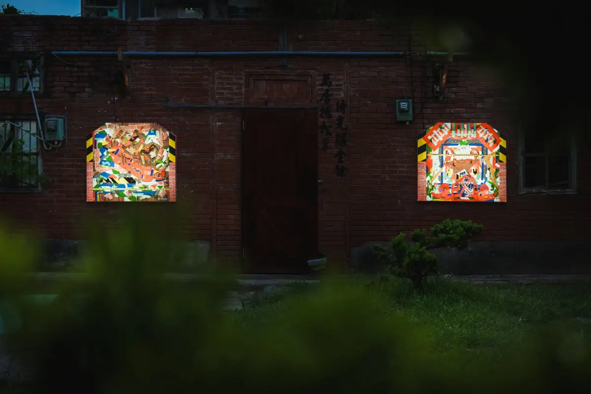 日本「藍帽小狗」現身高美濕地！８組藝術家作品免費拍，集點換超Ｑ海灘袋