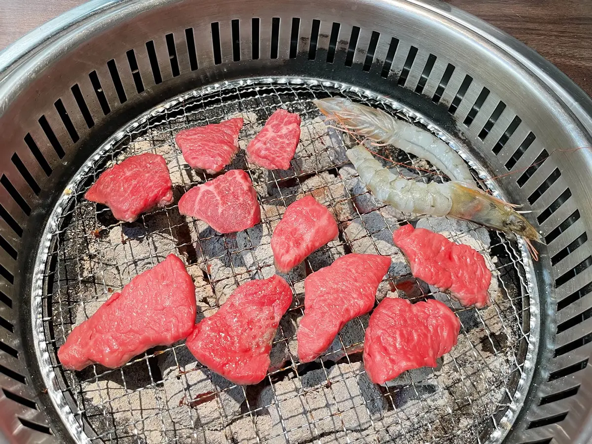 999元吃到飽!台中「銀山燒肉」無限供應和牛、壽喜燒、珍奶,壽星9折優惠 999元吃到飽!台中「銀山燒肉」無限供應和牛、壽喜燒、珍奶,壽星9折優惠