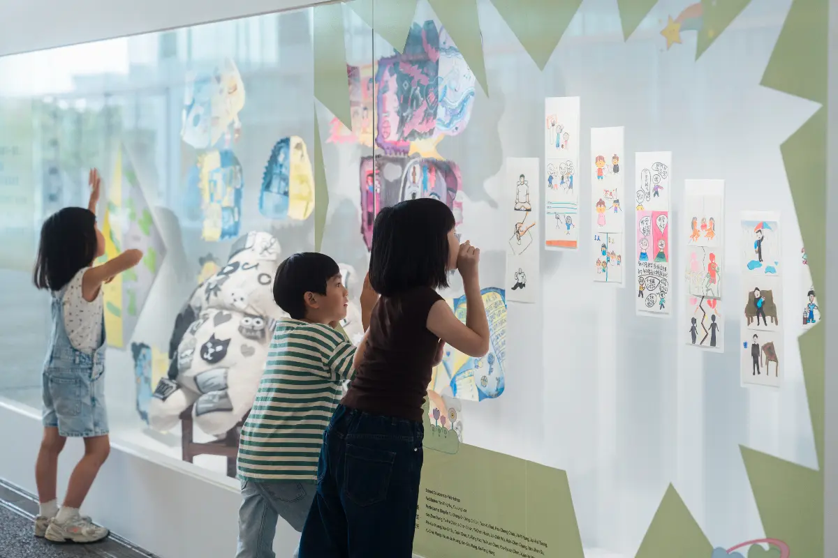 上百個大型積木小孩玩瘋了！暑假最新展覽「闖關遊戲＋貼紙牆」，18歲以下免費