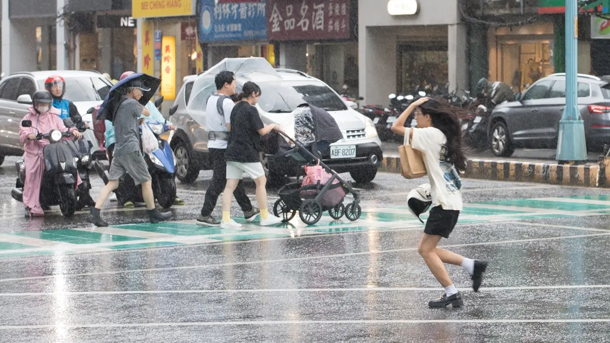 明天停班停課最新通知!「北北基等12縣市」宣布颱風假,全台風雨時程一覽 明天停班停課最新通知!「北北基等12縣市」宣布颱風假,全台風雨時程一覽