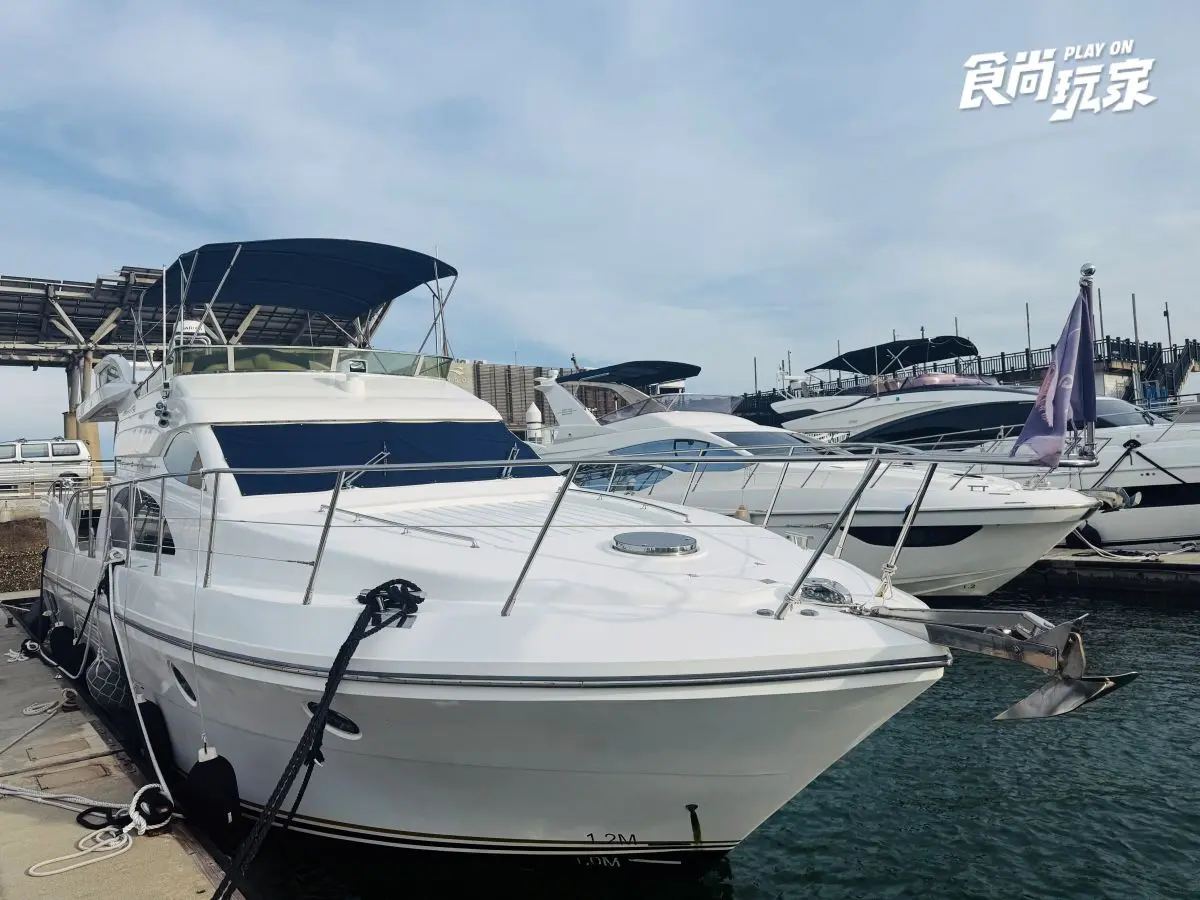 澎湖隱藏版玩法開箱！搭遊艇跳島玩水、體驗自駕開帆船，近距離看海上花火節