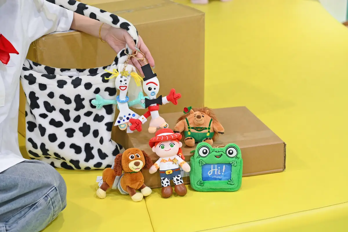 全台最大絨毛玩偶樂園!鹽酥雞DIY、玩總5+三麗鷗新品,HOLA哆啦A夢新品一次看(中獎更新) 全台最大絨毛玩偶樂園!鹽酥雞DIY、玩總5+三麗鷗新品,HOLA哆啦A夢新品一次看(中獎更新)