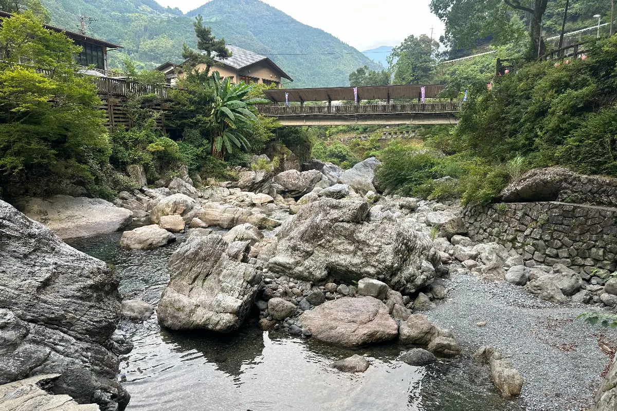 日本高知獨家玩法！海上吃BBQ、划水晶獨木舟，直飛探索四國最療癒城市