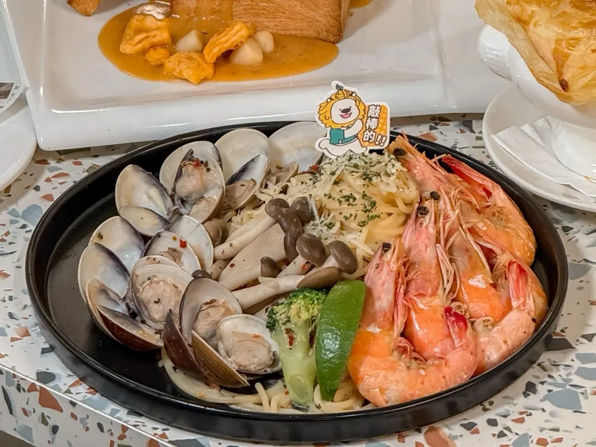 【港都雄好呷】送義式鮮奶油布蕾!NU PASTA 18道新品上桌,酥炸整隻魷魚超吸睛 【港都雄好呷】送義式鮮奶油布蕾!NU PASTA 18道新品上桌,酥炸整隻魷魚超吸睛
