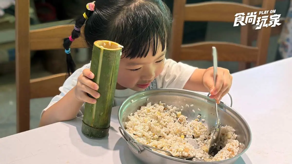 夏天就是要挖竹筍！走訪200年綠竹園農場，職人帶路砍竹子、DIY竹筒飯