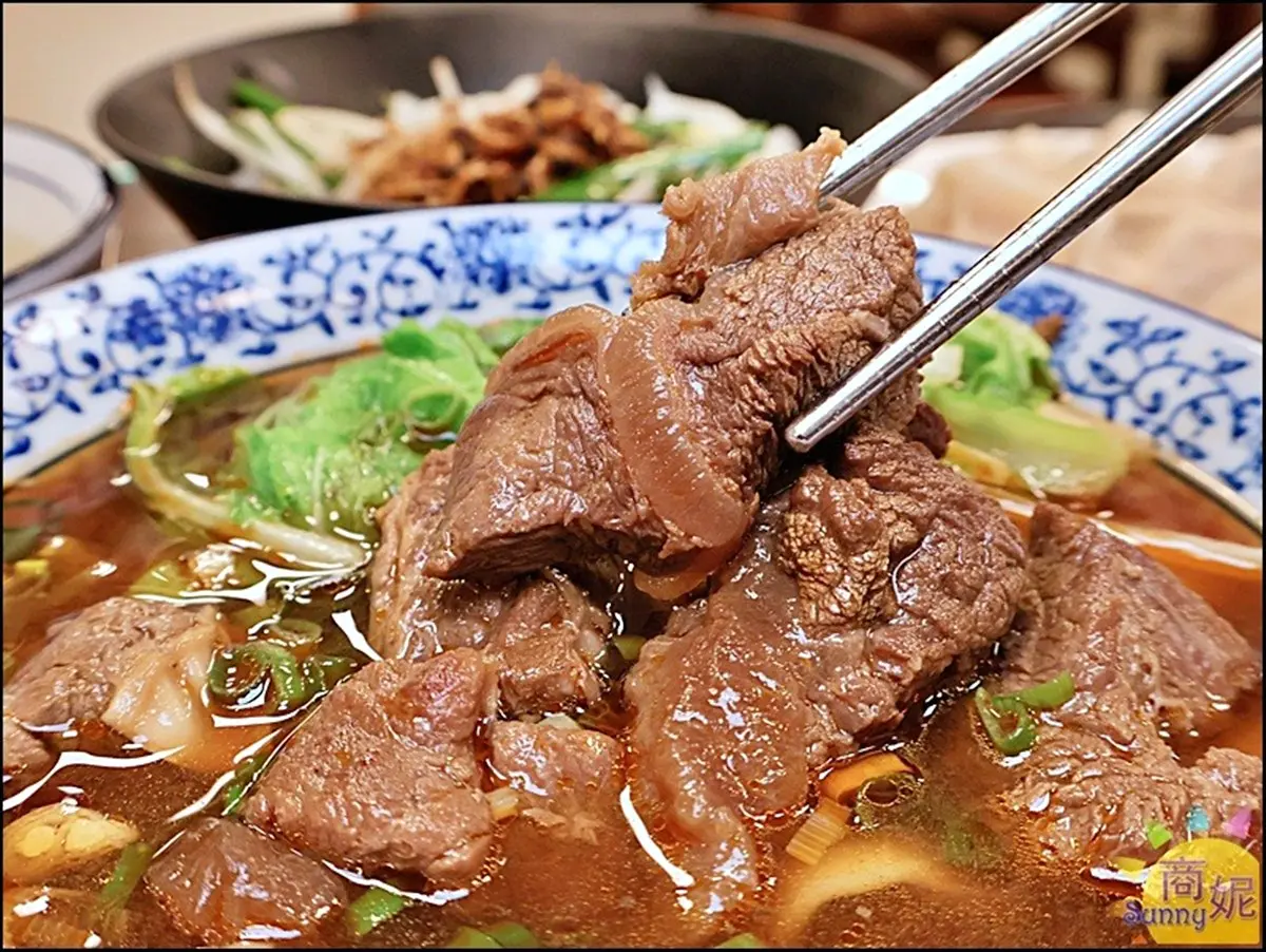 最低只要150元！號稱「最美牛肉麵店」古早味豆花吃到飽，免費逛私人美術館