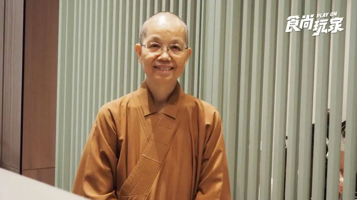 第一次參加就入選米其林！蔬食新星開在佛寺中，「13道創意餐點」Chef來說菜