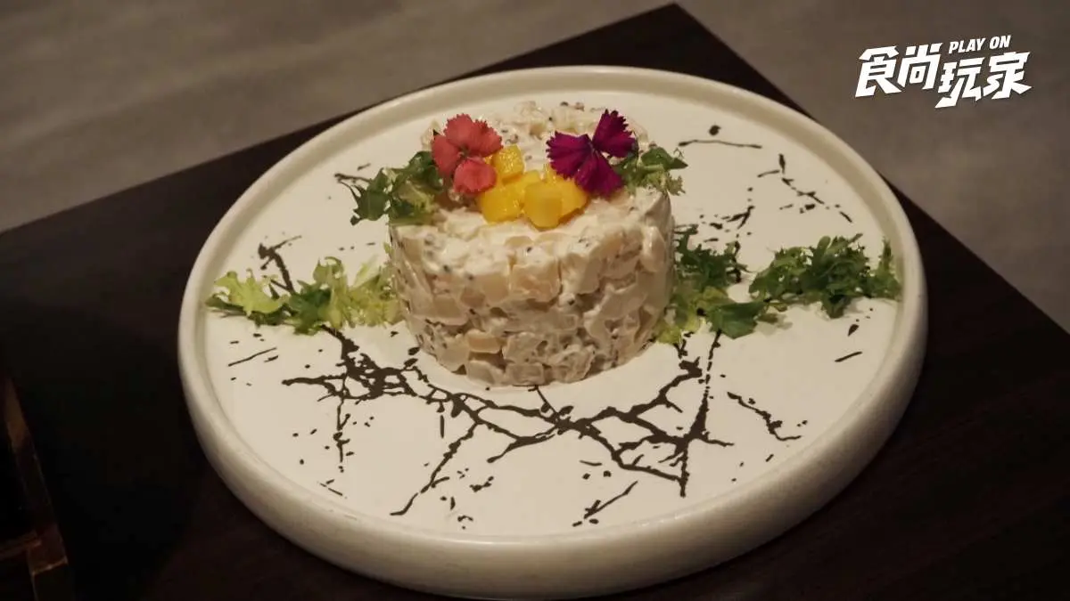 第一次參加就入選米其林！蔬食新星開在佛寺中，「13道創意餐點」Chef來說菜
