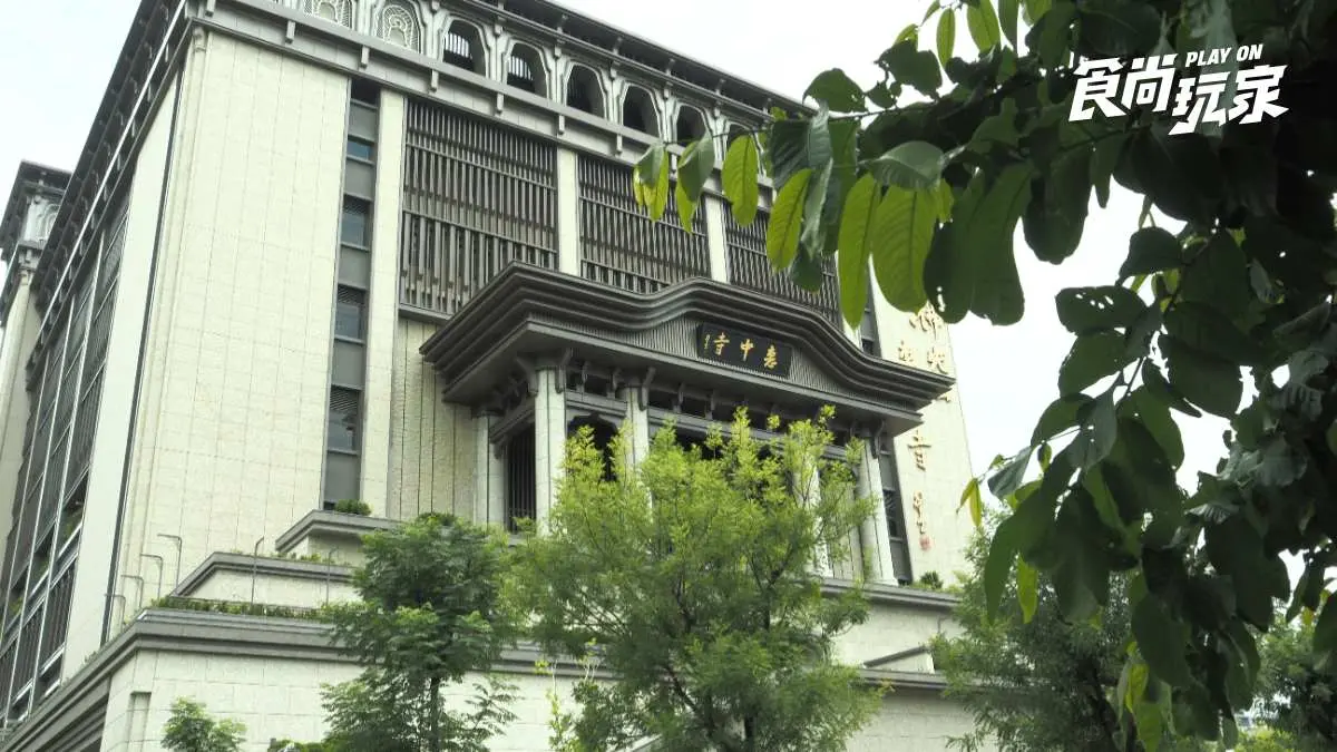 第一次參加就入選米其林！蔬食新星開在佛寺中，「13道創意餐點」Chef來說菜
