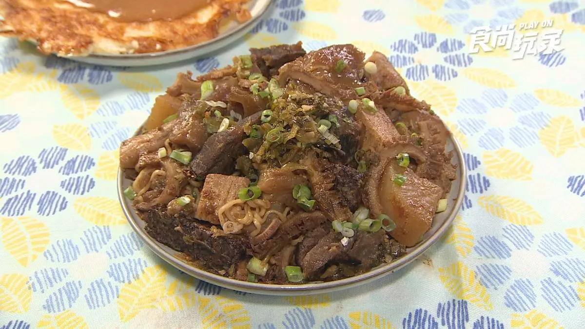 阿龐對決風田!香菜皮蛋牛排PK巨無霸越南麵包,新光黃昏市場、田中秧夜市開吃 阿龐對決風田!香菜皮蛋牛排PK巨無霸越南麵包,新光黃昏市場、田中秧夜市開吃