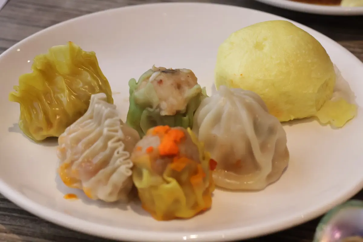 台中超狂Buffet！最低818元起，生魚片、牛肉湯、港點吃到飽，在地人最高７折