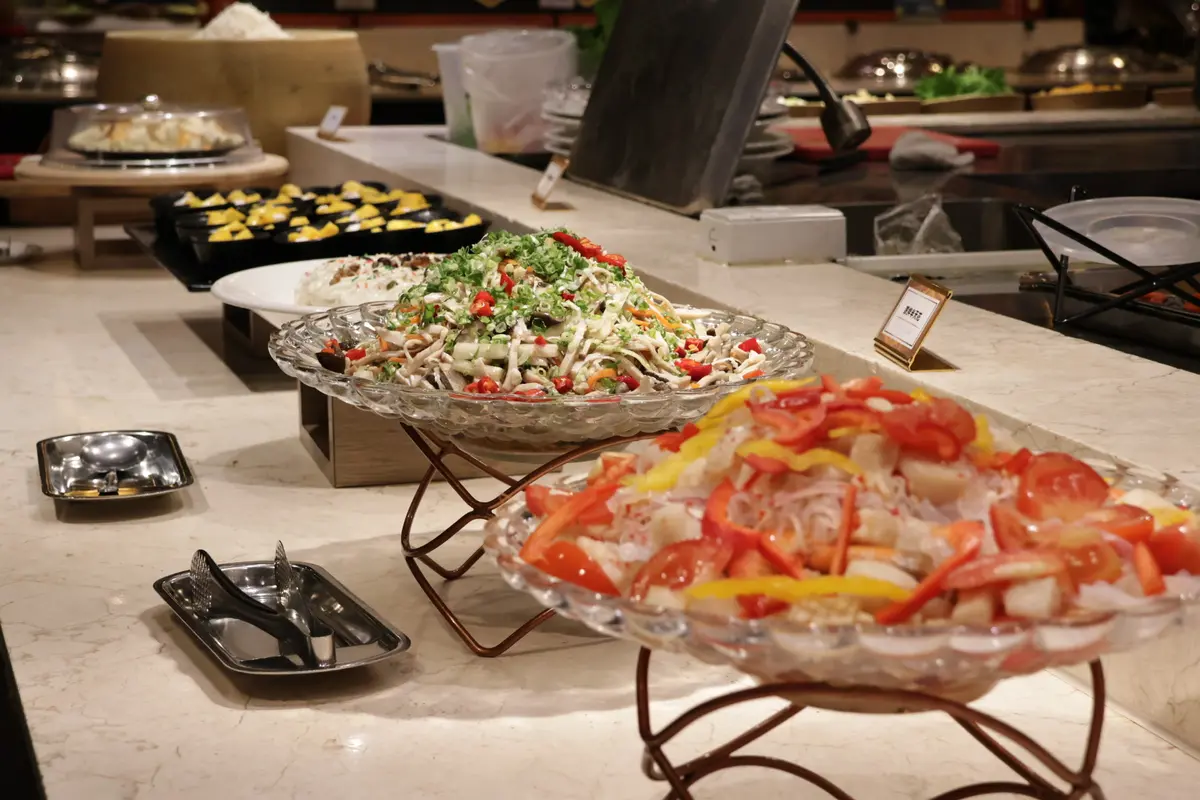 台中超狂Buffet！最低818元起，生魚片、牛肉湯、港點吃到飽，在地人最高７折