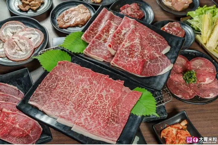 牛角僅第２！2026燒肉吃到飽推薦Top10，冠軍桌邊現切牛排、肉厚多汁吃不膩