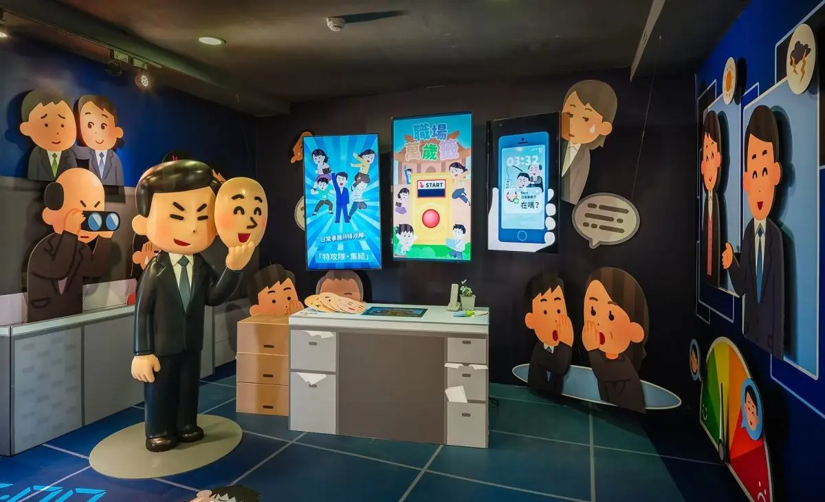 翻桌、揍老闆在這都合法！全台最療癒「社畜日常展」免費逛，還有撿鈔票挑戰