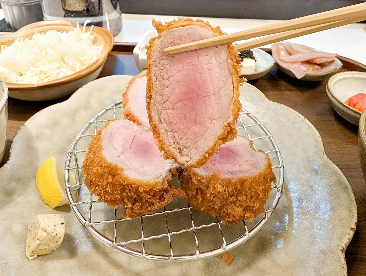 全台首推「豬排吃到飽」！420元起炸豬五花無限續盤，白飯、高麗菜絲也暢吃