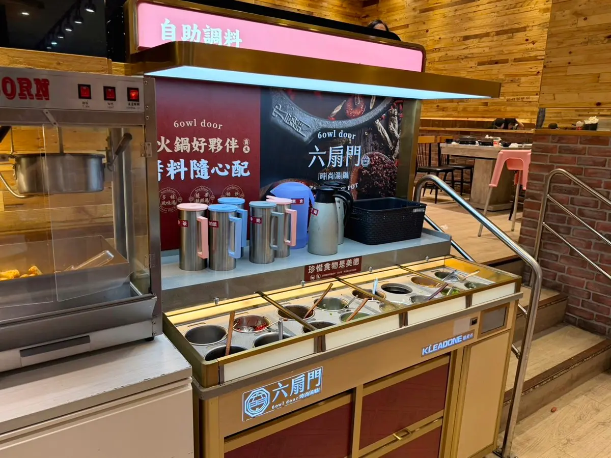 全台第１間「六扇門吃到飽店」！288元爽吃披薩、炸物，30款自助吧無限夾