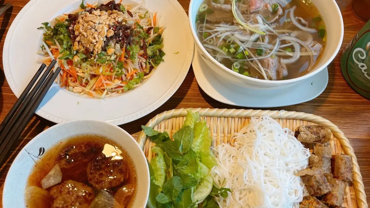 中壢火車站美食推薦！必吃10家：紅豆餅３個10元、399拉麵吃到飽、巨無霸潤餅