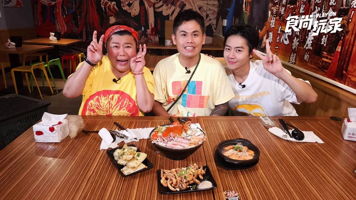 整隻螃蟹「大碗公海鮮粥」！美秀、再興、佳辰吃新北美食｜8/27《我們這一家》店家資訊
