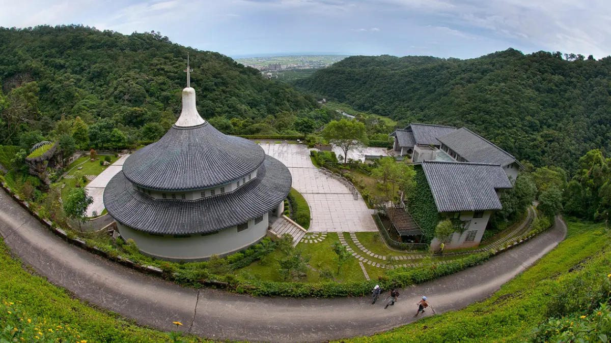 礁溪泡腳池再＋１！五峰旗賞瀑布、爬步道、泡湯，必吃潤餅大腸包小腸
